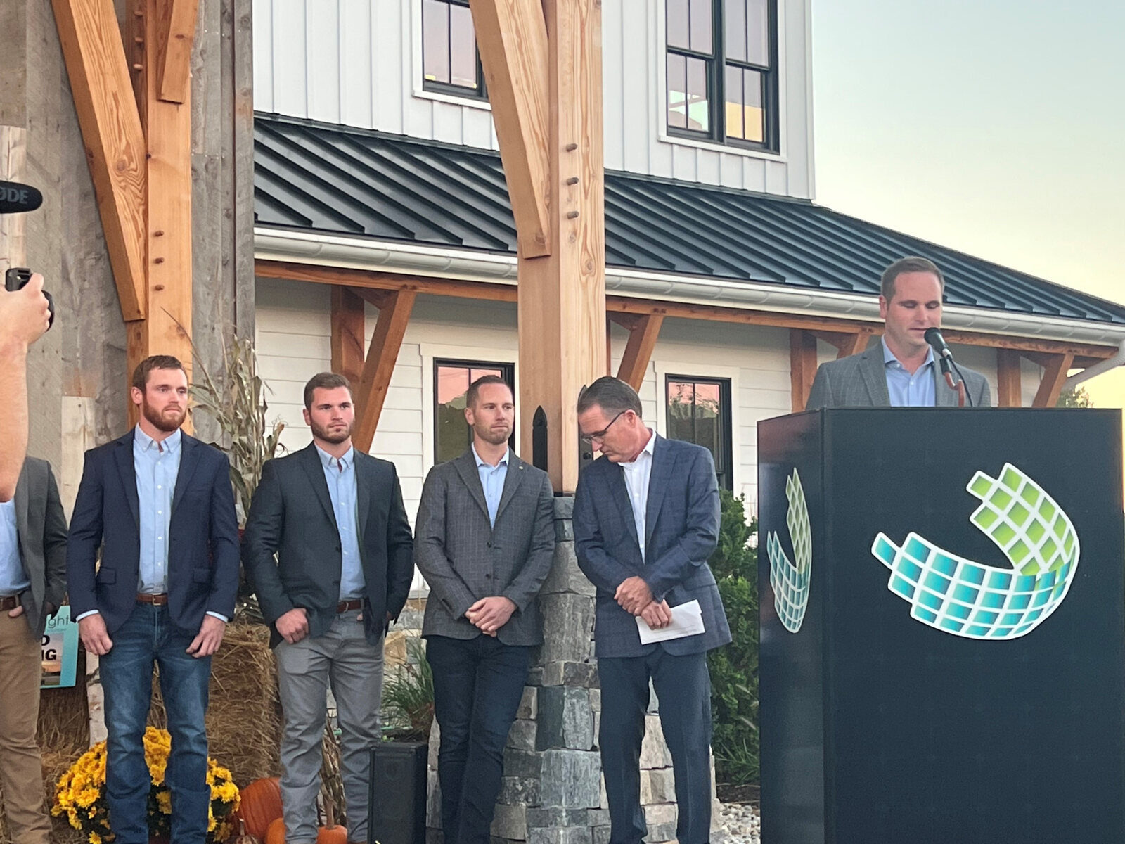 Earthlight Technologies ribbon cutting